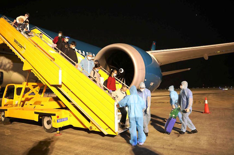 Cảng Hàng không Vân Đồn đã đón gần 40 nghìn người là công dân Việt Nam, chuyên gia nước ngoài, người lao động, du học sinh... trở về từ nước ngoài. Quảng Ninh xử nghiêm người đứng đầu thiếu trách nhiệm trong phòng, chống dịch -0