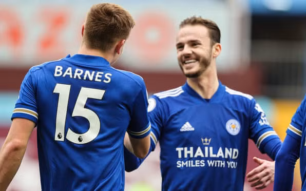 J. Maddison (phải) và H. Barnes là tác giả hai bàn thắng của Leicester.