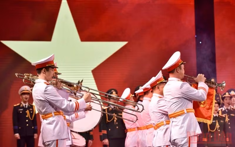 Thủ tướng Phạm Minh Chính dự chương trình Thắm tình quân dân -2