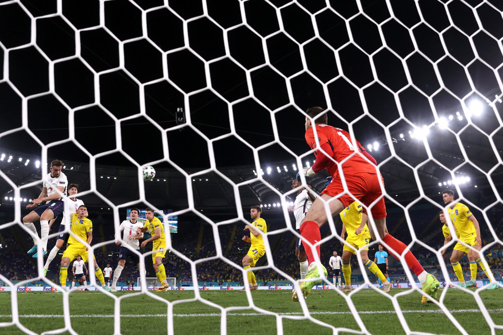 Thêm một pha đánh đầu thành bàn nữa cho tuyển Anh từ đầu trận. (Ảnh: UEFA) Harry Kane lập cú đúp, Anh thắng đậm Ukraine vào bán kết Euro 2020 -0