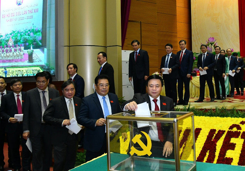 Các đại biểu bỏ phiếu bầu đoàn đại biểu Đảng bộ Khối các cơ quan Trung ương dự Đại hội XIII của Đảng. Đồng chí Huỳnh Tấn Việt trúng cử Bí thư Đảng ủy Khối các cơ quan T.Ư nhiệm kỳ 2020-2025 -0