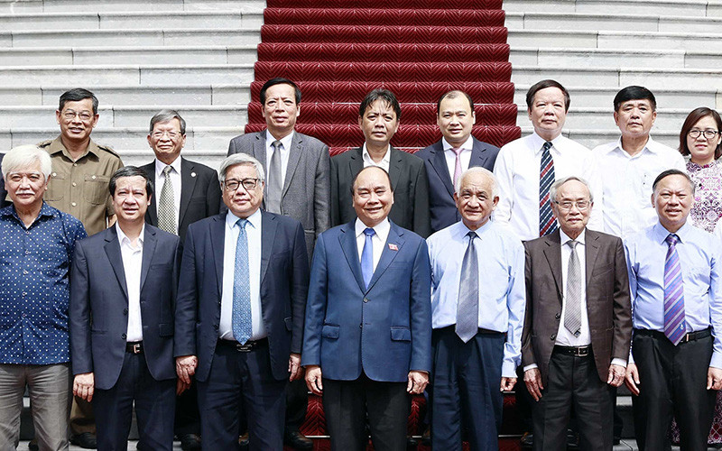 Chủ tịch nước Nguyễn Xuân Phúc cùng các đại biểu Hội Khoa học lịch sử Việt Nam. Chủ tịch nước làm việc với Hội Khoa học lịch sử Việt Nam -0