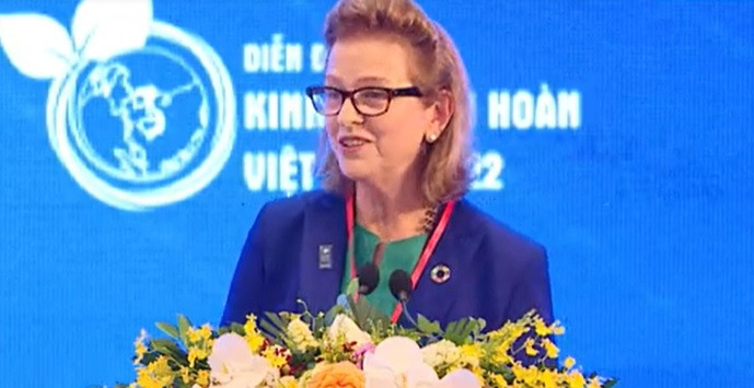Bà Caitlin Wiesen, Trưởng Đại diện thường trú UNDP tại Việt Nam phát biểu. Thúc đẩy kinh tế tuần hoàn hướng tới mục tiêu phát triển bền vững -0