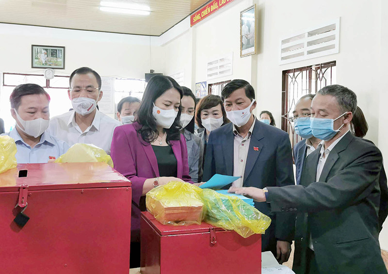 Phó Chủ tịch nước Võ Thị Ánh Xuân và đoàn công tác kiểm tra công tác chuẩn bị bầu cử tại phường 9, TP Đà Lạt. Phó Chủ tịch nước Võ Thị Ánh Xuân kiểm tra công tác bầu cử tại Lâm Đồng -0