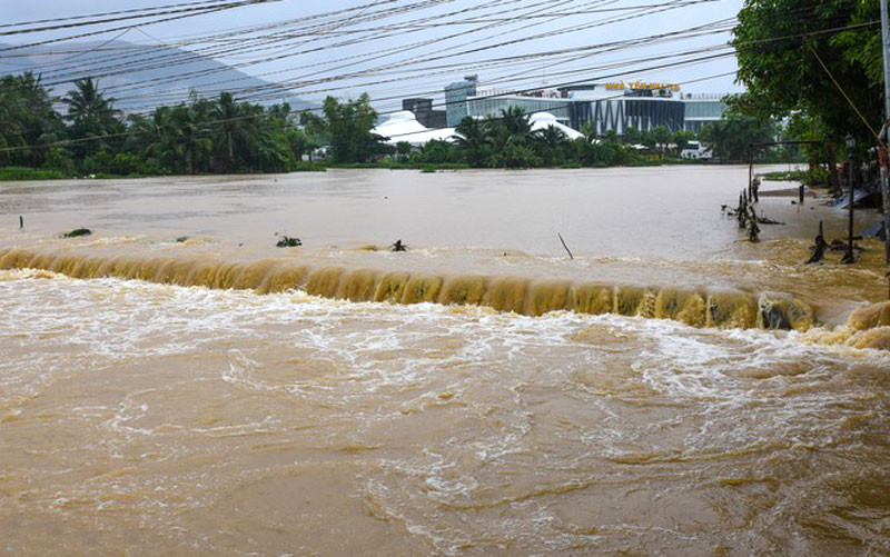 Mưa lớn ở khu vực từ Thừa Thiên Huế đến Khánh Hòa còn diễn biến phức tạp. (Ảnh minh họa)