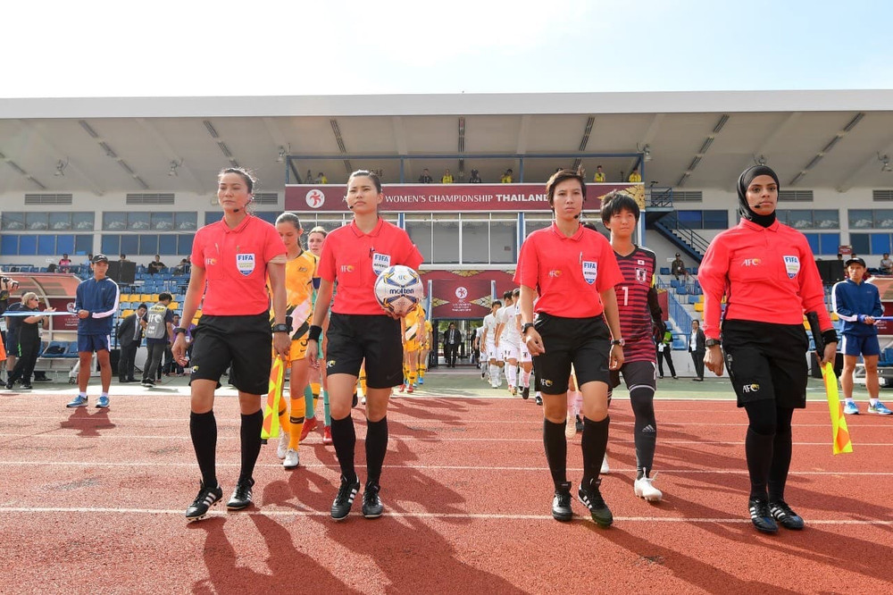 Các nữ trọng tài ra sân. FIFA lựa chọn hai trọng tài Việt Nam cho Vòng chung kết World Cup nữ 2023 -0