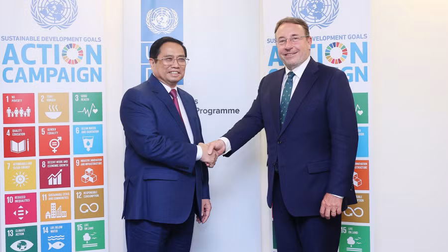 Thủ tướng Chính phủ Phạm Minh Chính gặp Tổng Giám đốc Chương trình Phát triển Liên hợp quốc (UNDP) Achim Steiner. (Ảnh: chinhphu.vn)