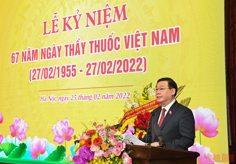Chủ tịch Quốc hội Vương Đình Huệ phát biểu chúc mừng các cán bộ, bác sĩ, nhân viên y tế cả nước nhân Ngày Thầy thuốc Việt Nam. Chủ tịch Quốc hội Vương Đình Huệ thăm, chúc mừng các bác sĩ, nhân viên y tế -0