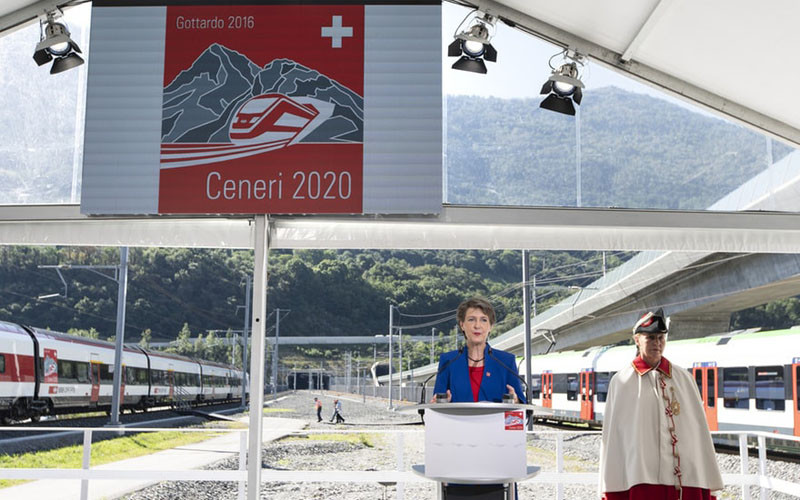 Tổng thống Thụy Sĩ phát biểu tại lễ thông hầm đường sắt Ceneri (Ảnh: swissinfo.ch)