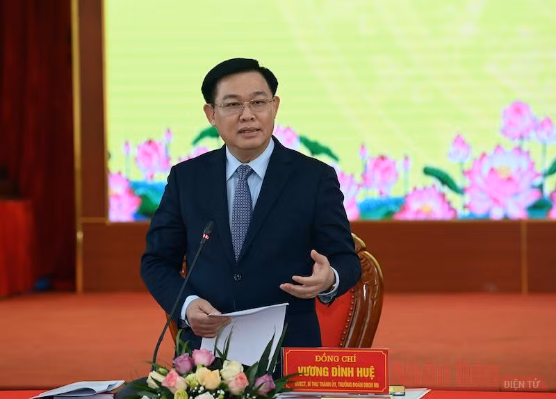 Đồng chí Vương Đình Huệ, Ủy viên Bộ Chính trị, Bí thư Thành ủy phát biểu ý kiến tại buổi làm việc. Ảnh: DUY LINH