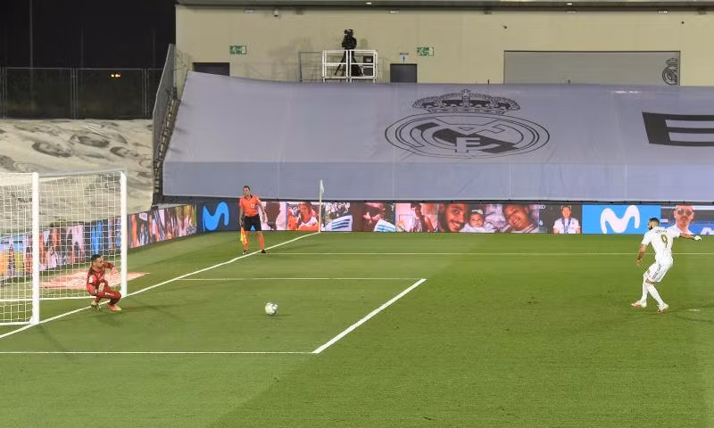 Benzema lập cú đúp, Real vô địch La Liga -0