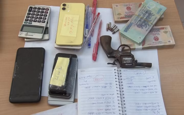 Khởi tố bốn đối tượng chơi đề lên đến 20 tỷ đồng -0