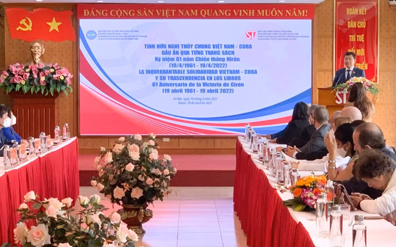 Chủ tịch Hội Hữu nghị Việt Nam-Cuba Vũ Hải Hà phát biểu ý kiến tại sự kiện.