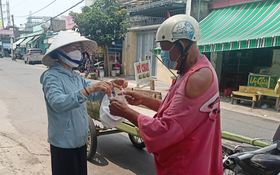 Những suất cơm nhỏ mong muốn góp phần chia sẻ với người khó khăn. Lan toả những mô hình hoạt động vì cộng đồng -0