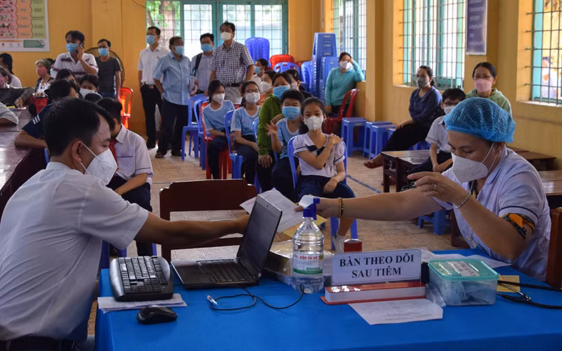 Tiêm vaccine phòng Covid-19 đầu tiên cho trẻ từ 5 đến dưới 12 tuổi ở Đồng Tháp -0