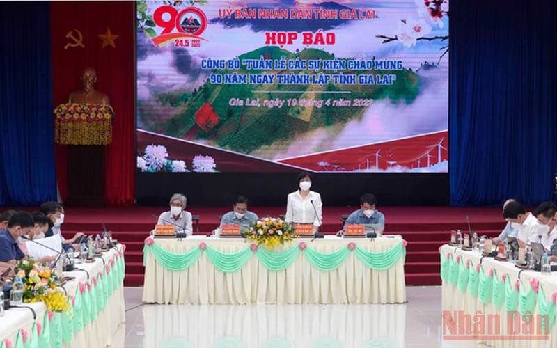 Quang cảnh buổi họp báo.