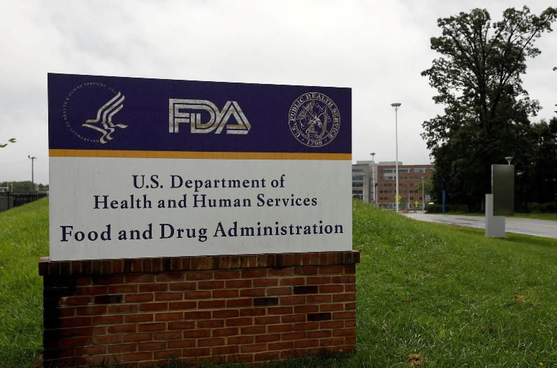 Biển chỉ dẫn bên ngoài Cục quản lý thực phẩm và dược phẩm Mỹ (FDA). Ảnh: Reuters. Mỹ cảnh báo xuất hiện biến thể mới của virus SARS-CoV-2 -0
