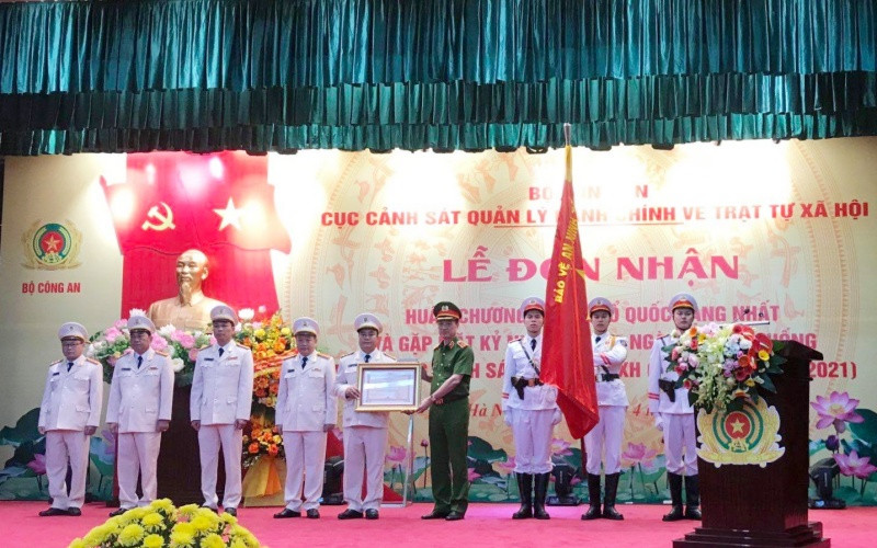 Cục Cảnh sát Quản lý hành chính về trật tự xã hội đón nhận Huân chương Bảo vệ Tổ quốc hạng Nhất. 