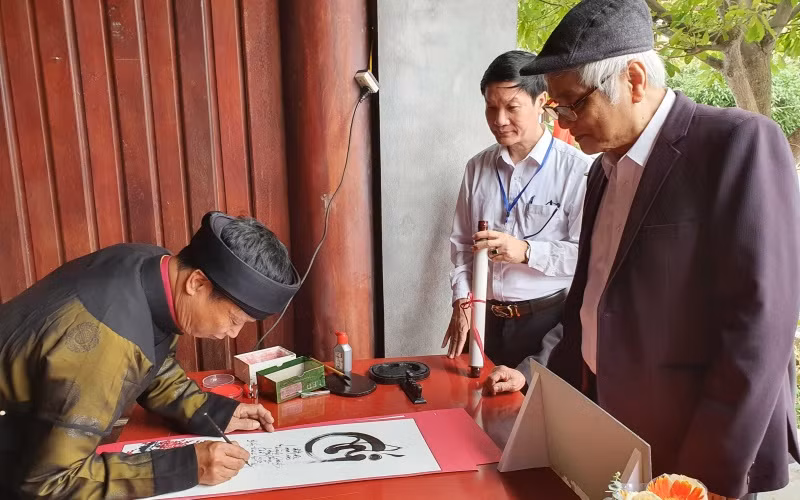 Xin chữ đầu năm.