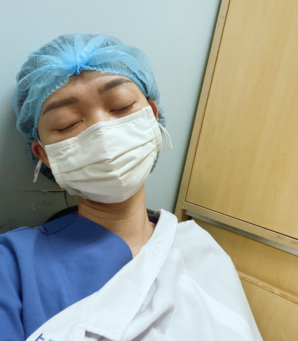 Bác sĩ Linh hầu như chỉ ngủ 4 tiếng/ngày. Những F0
