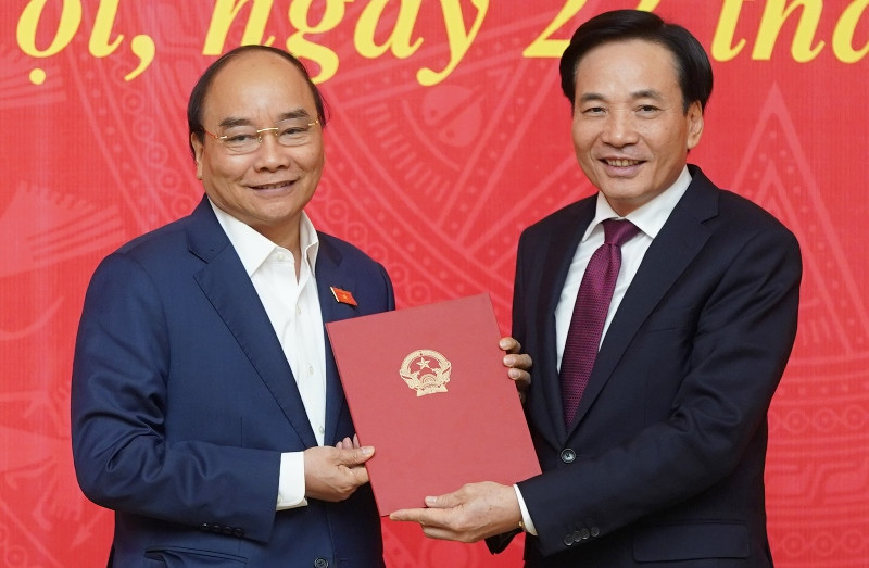 Thủ tướng Nguyễn Xuân Phúc trao quyết định bổ nhiệm Phó Chủ nhiệm Văn phòng Chính phủ