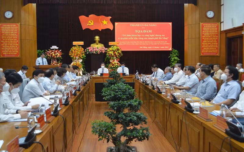Đà Nẵng tổ chức Tọa đàm “Trí thức khoa học và công nghệ chung tay vì sự phát triển bền vững của thành phố Đà Nẵng”.