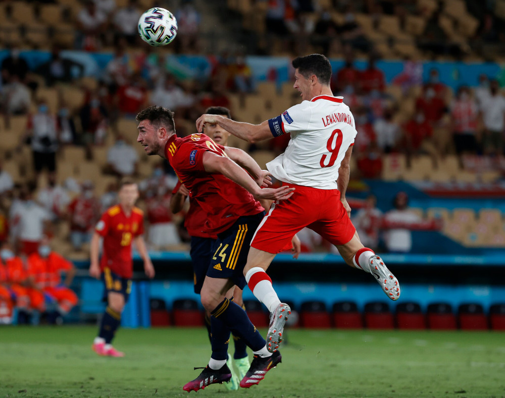 Lewandowski ghi bàn thắng thứ 67 cho đội tuyển Ba Lan trong 121 lần ra sân. (Ảnh: UEFA) Phung phí cơ hội, Tây Ban Nha tiếp tục bị cầm hòa -0