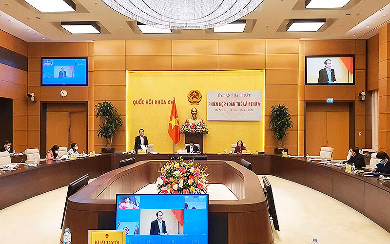 Các đại biểu tại Phiên họp toàn thể lần thứ 4 Ủy ban Pháp luật của Quốc hội.