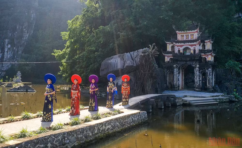 Phụ nữ toàn quốc hưởng ứng “Tuần lễ áo dài” -0