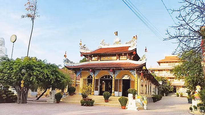 Ngôi chùa ríu rít tiếng trẻ -0