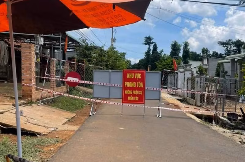 Phong tỏa khu vực nam thanh niên dương tính qua test nhanh SARS-CoV-2.
