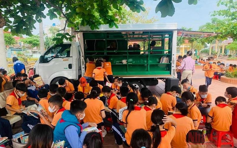 Xe lưu thông đưa sách đến các điểm trường ở Thái Bình. Lan tỏa văn hóa đọc sách cho người dân Thái Bình -0