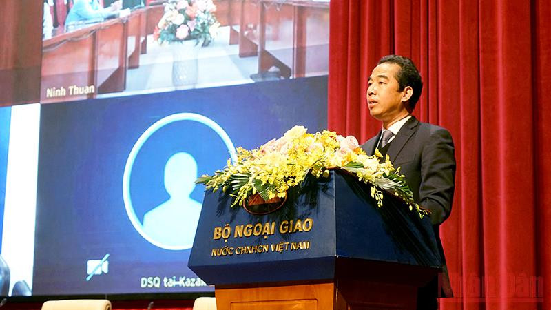 Thứ trưởng Ngoại giao Tô Anh Dũng phát biểu khai mạc Tọa đàm. Ảnh: Đinh Trường Đối ngoại địa phương góp phần tích cực phát triển kinh tế-xã hội -0