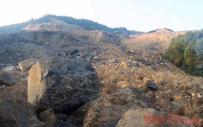 Bãi thải mỏ than Minh Tiến - Phú Cường có nguy cơ sạt lở rất lớn.