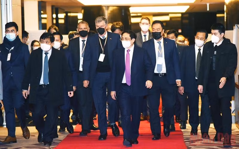 Thủ tướng Phạm Minh Chính đến dự Phiên cấp cao Diễn đàn doanh nghiệp Việt Nam thường niên (VBF). (Ảnh: Trần Hải)