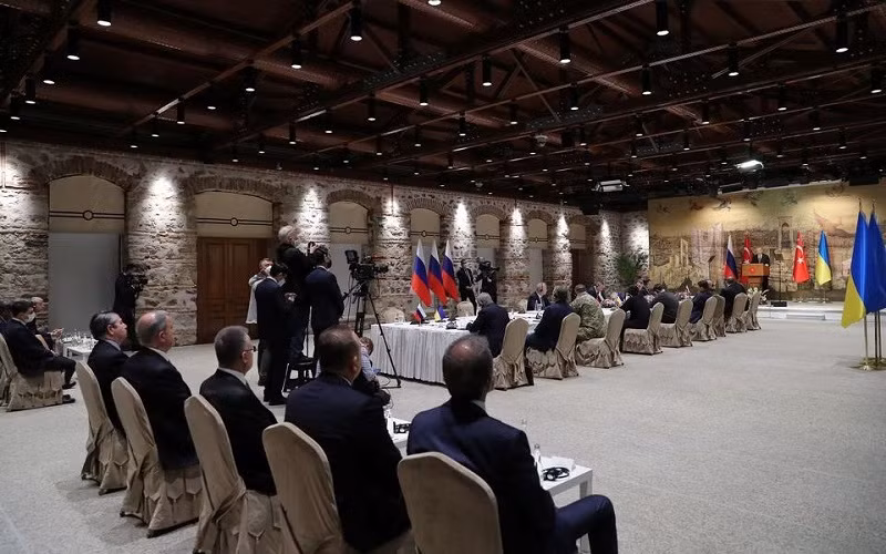 Toàn cảnh cuộc gặp giữa phái đoàn Nga và Ukraine tại thành phố Istanbul, Thổ Nhĩ Kỳ ngày 29/3/2022. (Ảnh: Reuters)