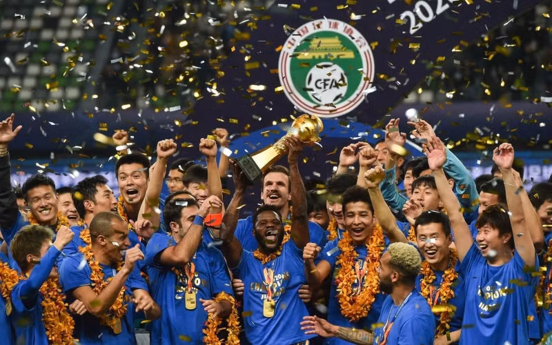 Jiangsu Suning đăng quang China Super League, 3 tháng trước khi ngừng hoạt động. (Ảnh: Getty Images)