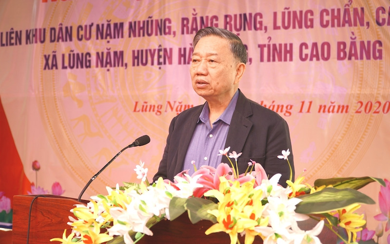 Đại tướng Tô Lâm phát biểu ý kiến trong Ngày hội đại đoàn kết liên khu dân cư xã Lũng Nặm, huyện Hà Quảng, tỉnh Cao Bằng. Bộ trưởng Công an Tô Lâm dự Ngày hội đại đoàn kết tại Cao Bằng -0
