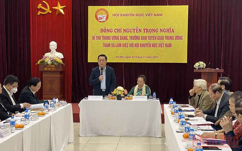  Bí thư Trung ương Đảng, Trưởng Ban Tuyên giáo Trung ương Nguyễn Trọng Nghĩa phát biểu tại buổi làm việc.