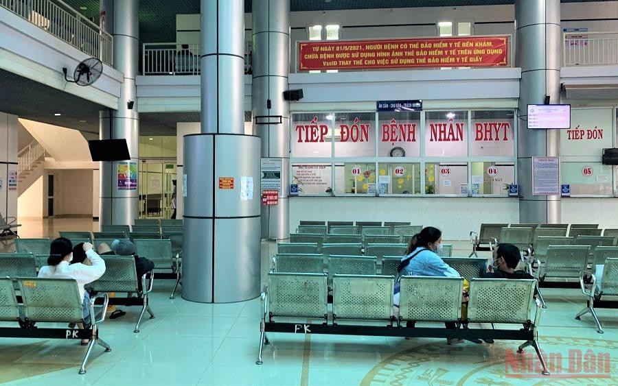 Khu tiếp đón bệnh nhân của Bệnh viện đa khoa vùng Tây Nguyên. Hàng loạt bác sĩ ở Bệnh viện đa khoa vùng Tây Nguyên xin nghỉ việc, vì sao? -0