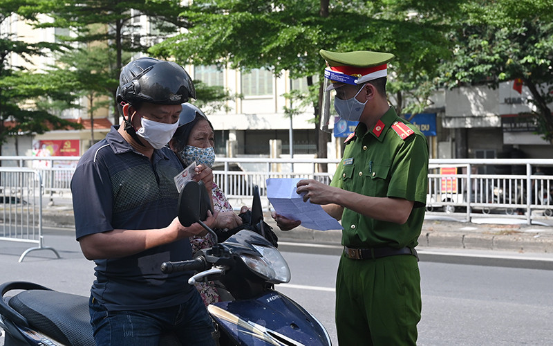 Các địa phương thực hiện giãn cách xã hội tốt, kiểm soát nghiêm ngặt người ra đường. Những quyết định bước ngoặt giúp giảm ca nhiễm và tử vong do Covid-19 -0