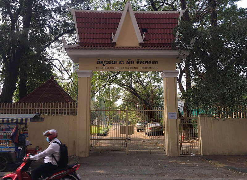 Các trường học tại thủ đô và một số tỉnh có lây nhiễm Covid-19 trong cộng đồng tiếp tục cho học sinh học trực tuyến. Campuchia nỗ lực ngăn chặn dịch Covid-19 lây lan trong cộng đồng -0