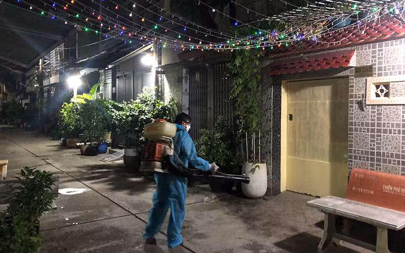 24 giờ trong vòng phong tỏa -0