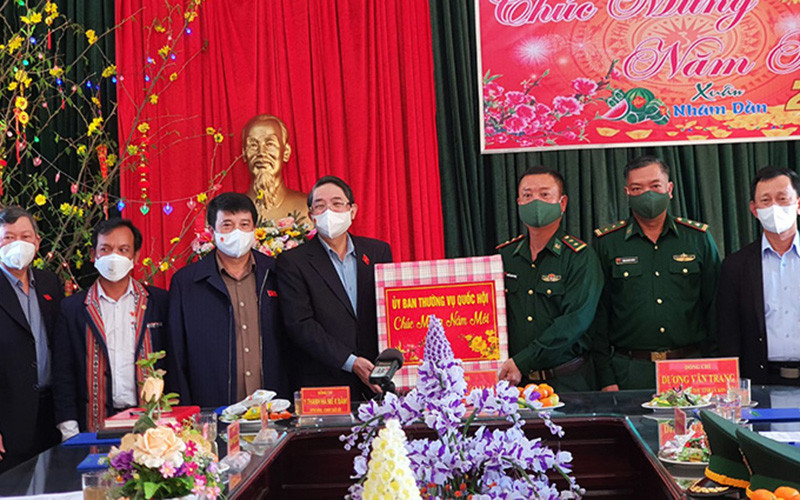 Đồng chí Nguyễn Đức Hải thăm hỏi, động viên, tặng quà chiến sĩ Đồn Biên phòng Cửa khẩu Quốc tế Bờ Y, huyện Ngọc Hồi, tỉnh Kon Tum. Phó Chủ tịch Quốc hội Nguyễn Đức Hải thăm, chúc Tết đồng bào, chiến sĩ huyện biên giới Ngọc Hồi, tỉnh Kon Tum -0
