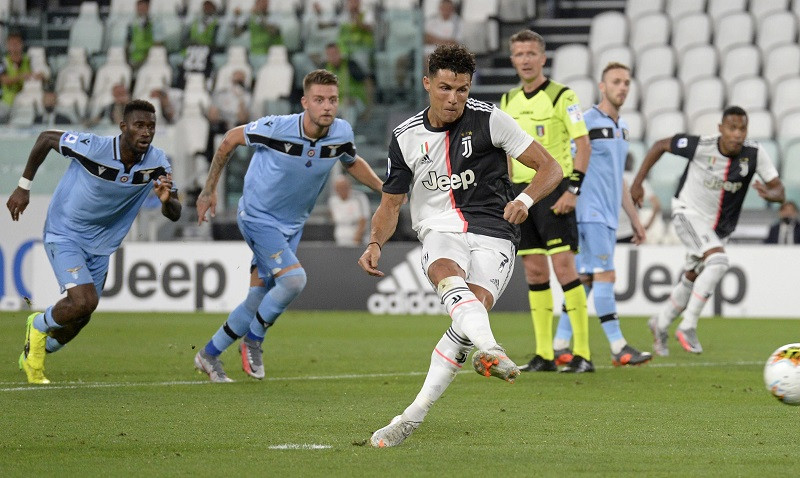 Ronaldo khai thông thế bế tắc với pha lập công từ chấm 11m. (Ảnh: Juventus FC) Ronaldo tỏa sáng với cú đúp, Juventus tiến sát chức vô địch Serie A -0
