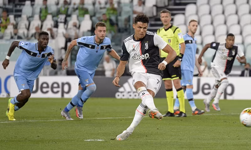 Ronaldo tỏa sáng với cú đúp, Juventus tiến sát chức vô địch Serie A -0