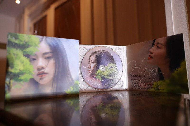 Ca sĩ giải Sao Mai Thu Hằng phát hành album nhạc cách mạng ảnh 1 Sao Mai Thu Hằng phát hành album nhạc cách mạng -0
