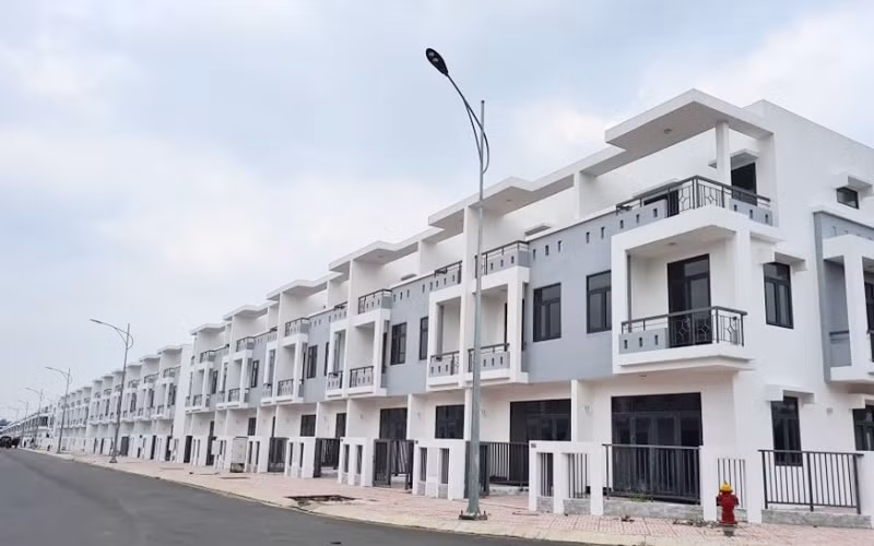 Một góc nhà liền kề đã được hoàn thiện cơ bản ở Dự án khu dân cư Tân Thịnh.