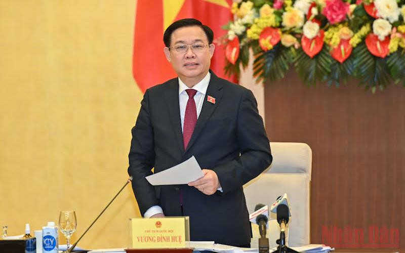 Chủ tịch Quốc hội Vương Đình Huệ phát biểu tại buổi gặp mặt. Ảnh: Duy Linh Doanh nhân, doanh nghiệp cùng tham gia cải thiện môi trường đầu tư, tăng sức cạnh tranh -0
