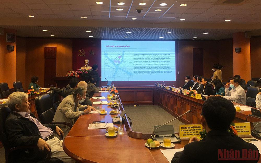 PGS.TS Bùi Minh Trí báo cáo kết quả khai quật tại Óc Eo-Ba Thê. Công bố kết quả khai quật di chỉ Óc Eo -0